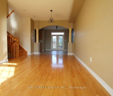 Townhouse For Lease | N8129364 - Photo 6