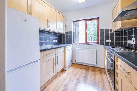 2 bed Maisonette for rent - Photo 4