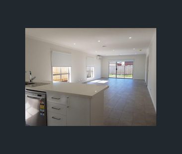 Luxury & Spacious Four Bedrooms Home Available! - Photo 2