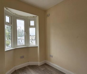 3 bedroom end of terrace house to rent - Photo 4