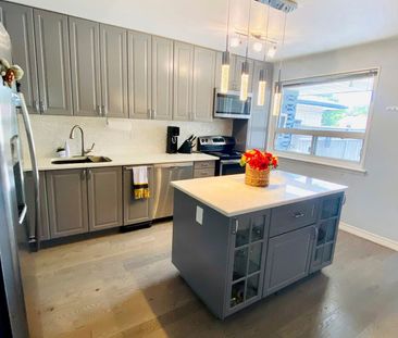 For Lease - 1601 Sandgate Crescent Unit# Main, Mississauga, Ontario - Photo 2