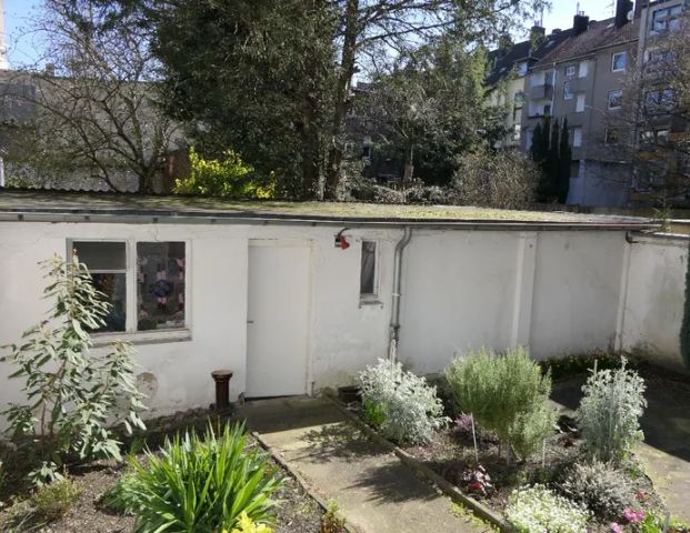 Düsseldorf-Oberbilk: Apartment für Single(in) mit Wohnküche und Balkon! - Foto 1