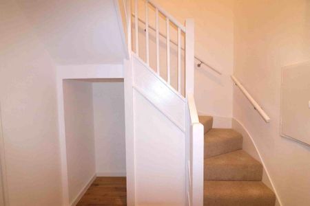 3 bedroom flat to rent - Photo 2