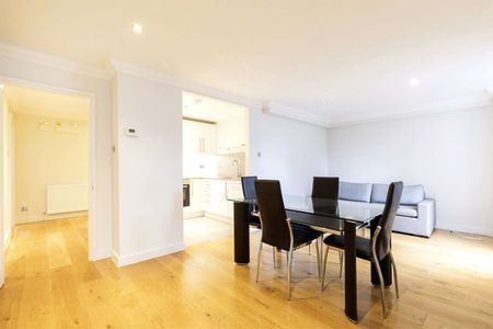 A large one bedroom church conversion in a fabulous Islington location. - Photo 3
