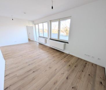 **Frisch renoviert: +neuer Laminat +weiße Wände +neues Tageslichtba... - Foto 3