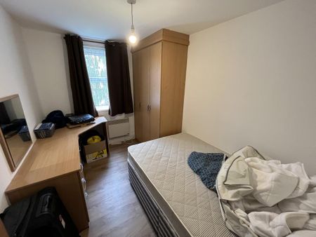 2 bedroom flat to rent - Photo 2