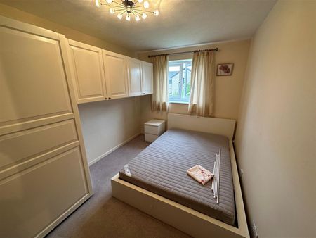 Moray Close, HA8 8AT, Edgware - Photo 2