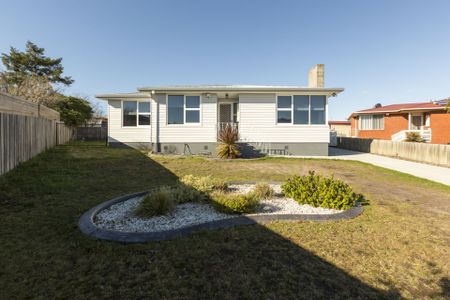 Lovely weatherboard Family home - Photo 4