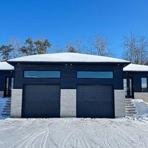 Jumelé 2025 avec grand garage 3 chambres, GRAND SÉJOUR AU SOUS-SOL, 2 THERMOPOMPES, ASPIRATEURS CENTRAL, ENQUÊTE DE CRÉDIT - Photo 2