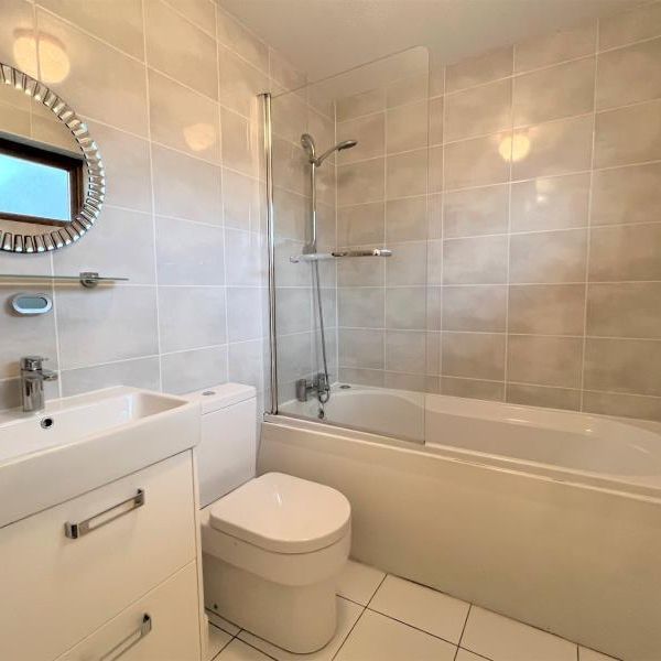 2 bedroom end of terrace house to rent - Photo 1