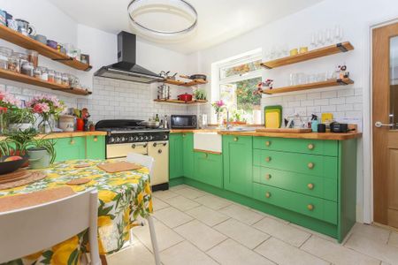 2 bedroom semi-detached house to rent - Photo 4