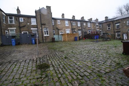 3 bedroom terraced house to rent - Photo 3