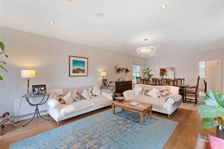 4 bedroom flat to rent - Photo 2