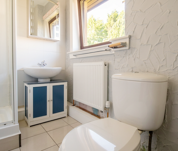 3 bedroom end of terrace house to rent - Photo 4