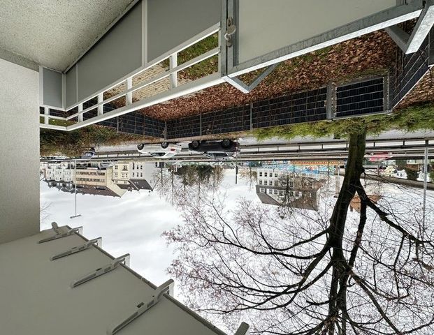 Geräumige 3-Zi.-Wohnung mit Balkon und eigenem Garten! - Photo 1