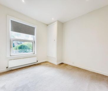 2 bedroom end of terrace house to rent - Photo 3