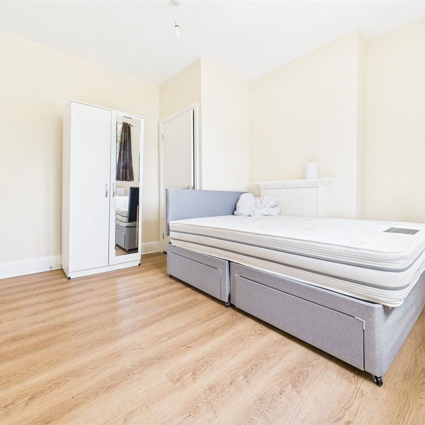 London Road, Isleworth, Middlesex, TW7 - Photo 1