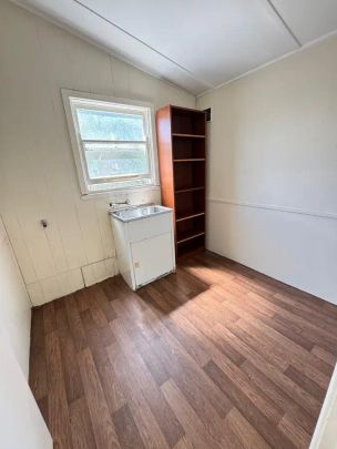 “Neat & Tidy Family Home in Prime Location!” - Photo 1