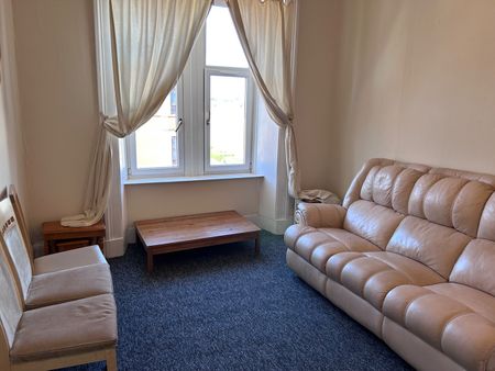 4 Bed Flat, Langside Road, G42 - Photo 2