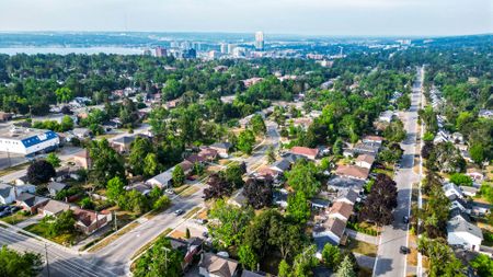 For Lease - 163 Gunn Street Unit# Basement, Barrie, Ontario - Photo 2