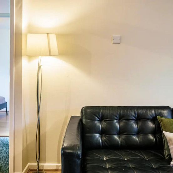 Salisbury Court - Photo 1