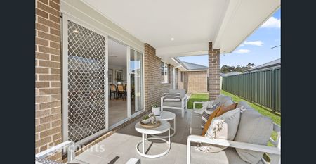 Near new, single level family home - Photo 5