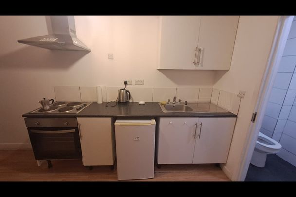 Studio Flat, West India Dock Road, E14 - Photo 1