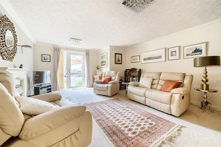 William Lodge, Malmesbury - Photo 5