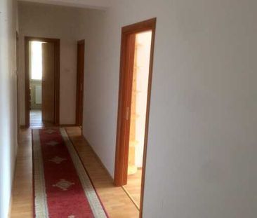 4 camere, 106 mp, terasa, imobil nou, garaj, zona strazii Trifoiului - Photo 2