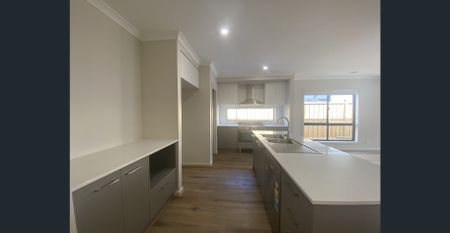 Family home in a quiet and convenient location! - Photo 4