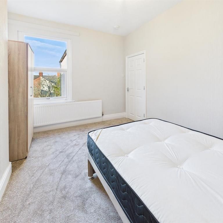 1 bedroom in a house share to rent - Photo 1