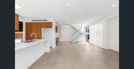 Family Entertainer - Photo 2