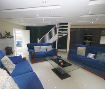 Owen Close, Northolt - Photo 1