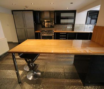 4 bedroom semi-detached house to rent - Photo 5