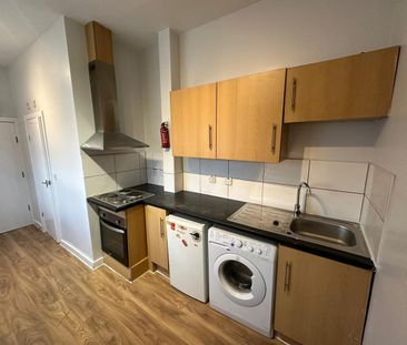Studio Flat, Thompson Close, IG1 - Photo 2