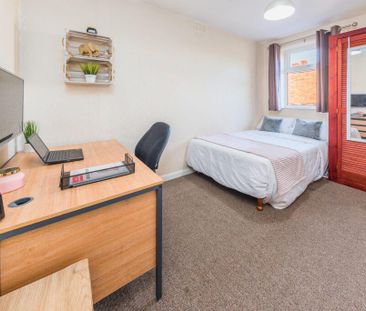 6 bedroom terraced house to rent - Photo 3