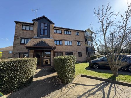 Bornedene, Potters Bar - Photo 3