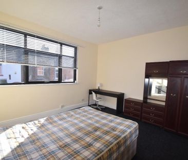 4 bedroom terraced house to rent - Photo 4