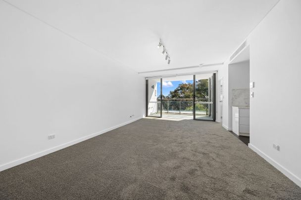 Freshly Updated Apartment Offering Ultimate Convenience - Photo 1
