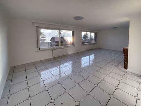 Spacious 5.5-room apartment with lake view - Photo 2