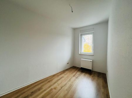 Frisch renoviert, ruhig und idyllisch gelegen und mit Balkon! - Photo 2