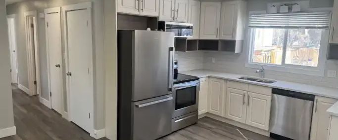 Modern Bright Upper 3 bedroom Unit | 12216 - 12216 122 Avenue Northwest, Edmonton - Photo 1