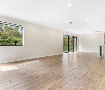 Private oasis living ideal for growing and extended families - Photo 1