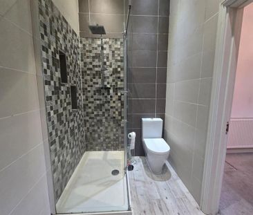 3 bedroom flat to rent - Photo 4