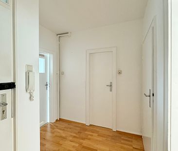 Vis á vis zur Lutherkirche: Helle & frisch renoviert 2-Zimmer-Wohnung mit moderner Einbauküche - Foto 4