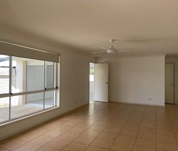 Private duplex in popular Paradise Point - Photo 1