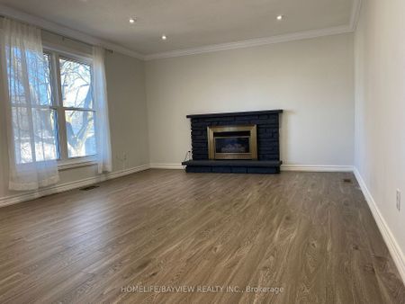 For Lease - 70 Beswick Drive, Newmarket, Ontario - Photo 3