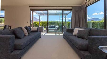 10 Jackby Court, Jacks Point, Queenstown - Photo 3