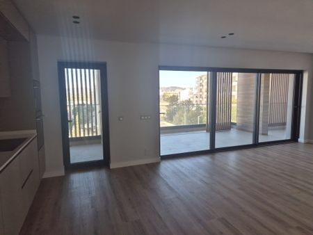 Apartamento T2 novo a estrear em condomínio com piscina - Photo 3