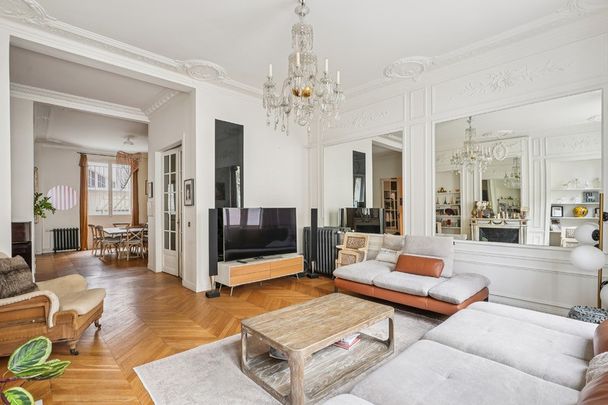 Tout savoir sur cet appartement dans le quartier Gros Caillou, à Paris 7ème - Photo 1